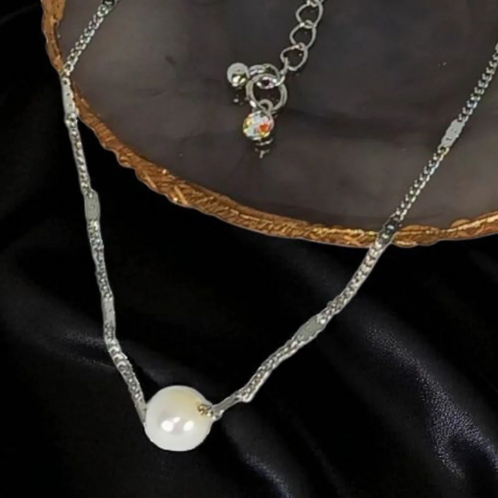 Pearl Solitaire Silver Confetti Necklace Dollette Classy Classic Minimalist MCM
